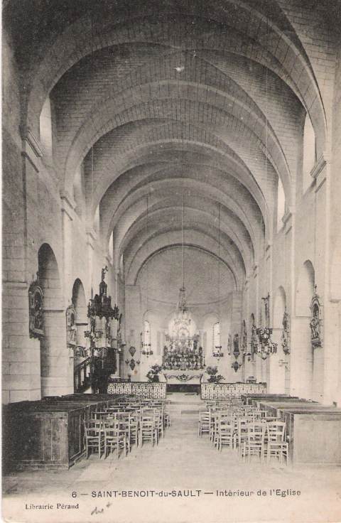 Image historique associée à Interieur de l'église - carte postale libraire Perrault